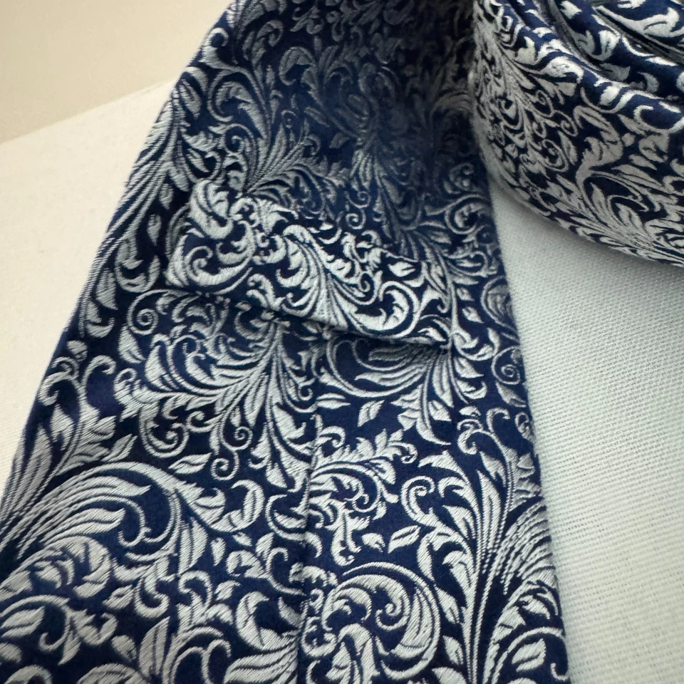 Charles Tyrwhitt Tie Silver Blue Floral Necktie 100% Silk Hand Made in England - Image 4 of 4