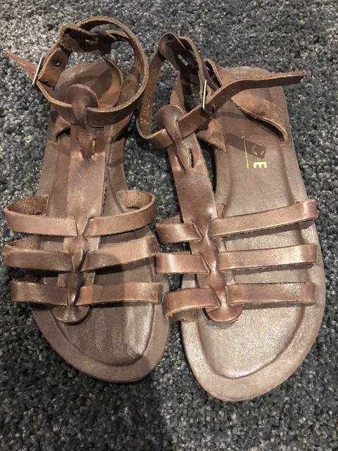 gladiator sandals size 4