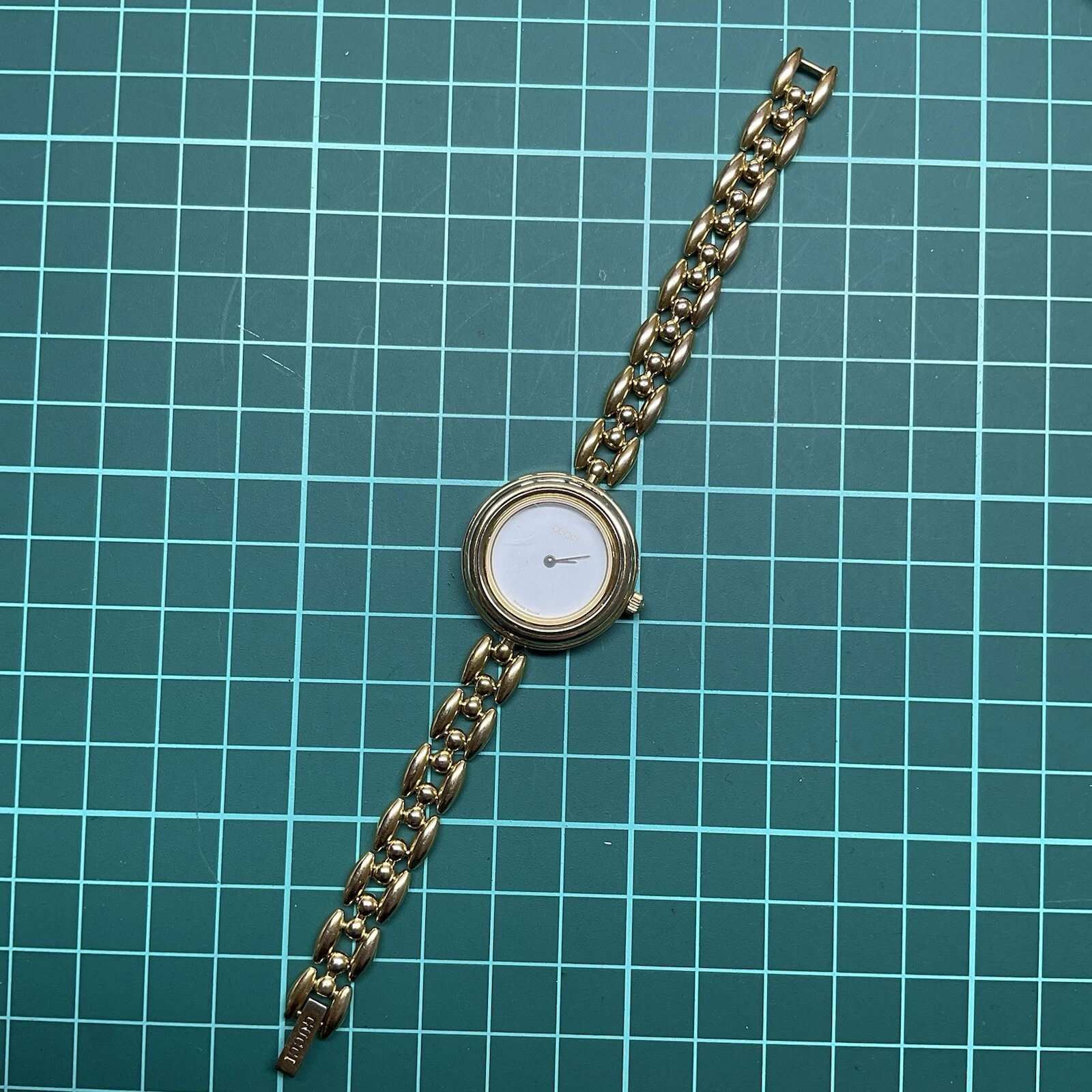 MONTRE À QUARTZ FEMME GUCCI 11/12.2 LUNETTE CHANGEANTE PILE NEUVE SUISSE JG1
