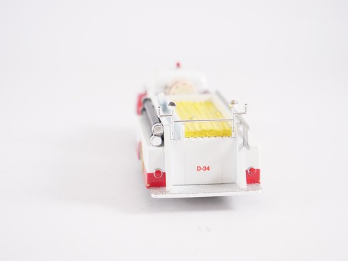 Corgi 1/50 98486 Mack B Series Pumper Paxtonia - Picture 7 of 17