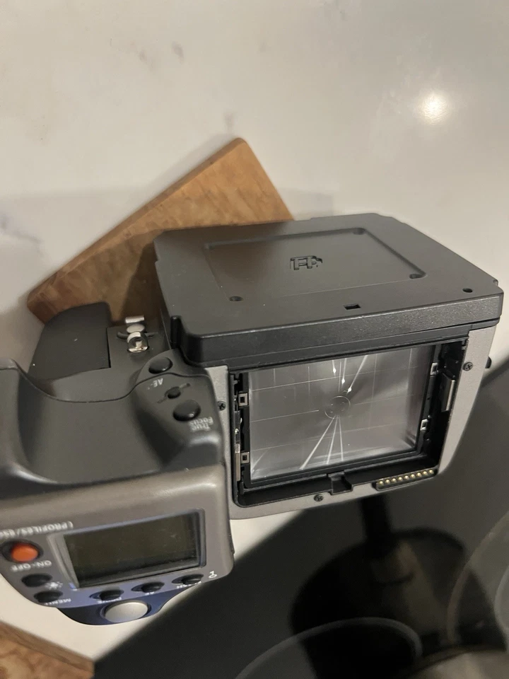 Hasselblad H4X body and battery grip Camera - Image 4 of 4