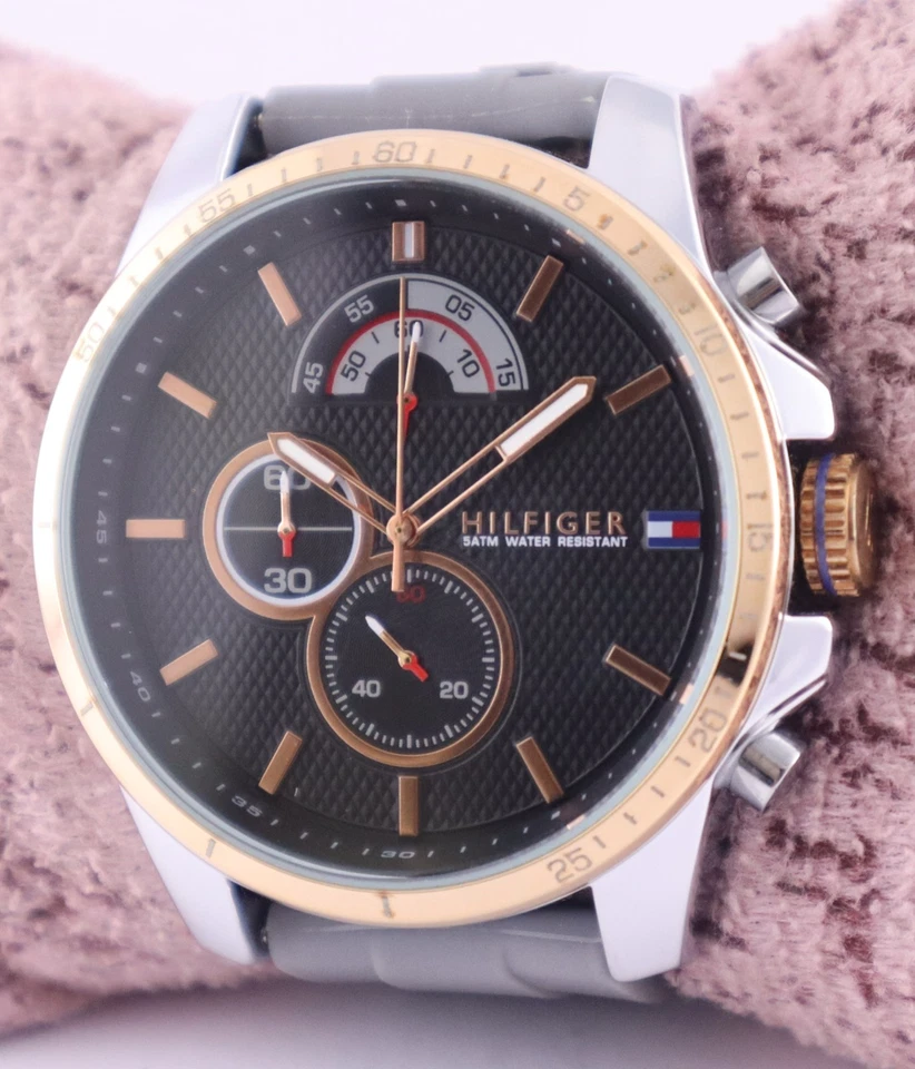Tommy Hilfiger Hombres Cronógrafo Esfera Negra Excelente Funcionamiento Reloj Pulsera Banda Goma Foto 3 de 4