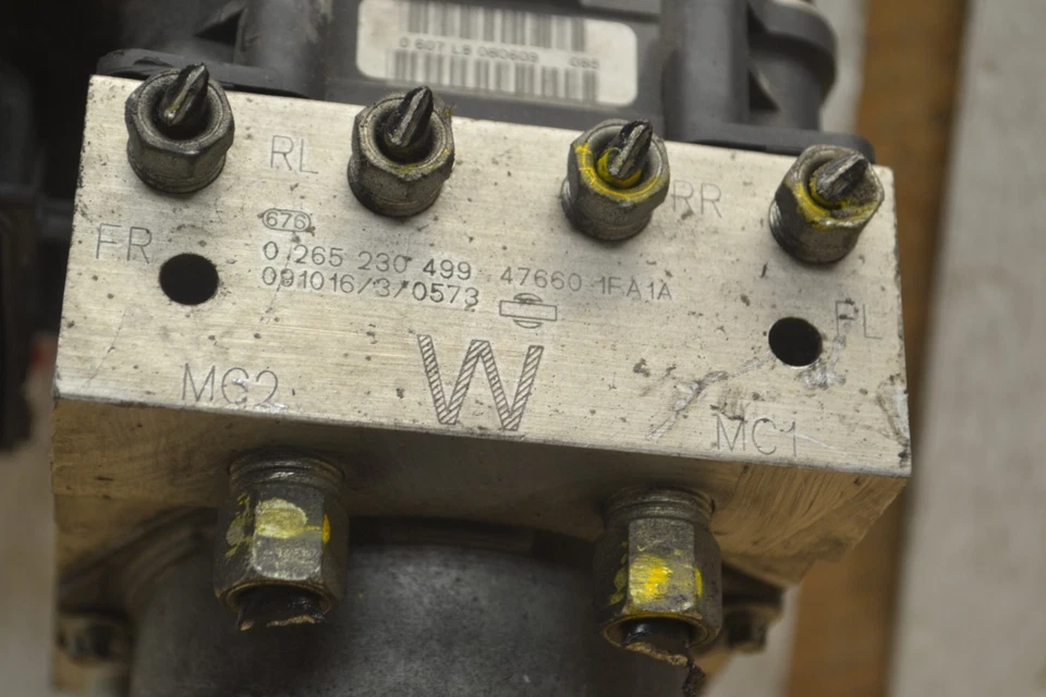 Nissan Cube 2010 ABS antibloqueo bomba de freno control 476601FA1A módulo 122-w1 Foto 2 de 4