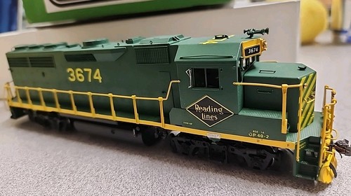 Overland Models HO Latón OMI-5579 Lectura GP40-2 #3674 Necesita Reparación. | Zustand: For parts or not working