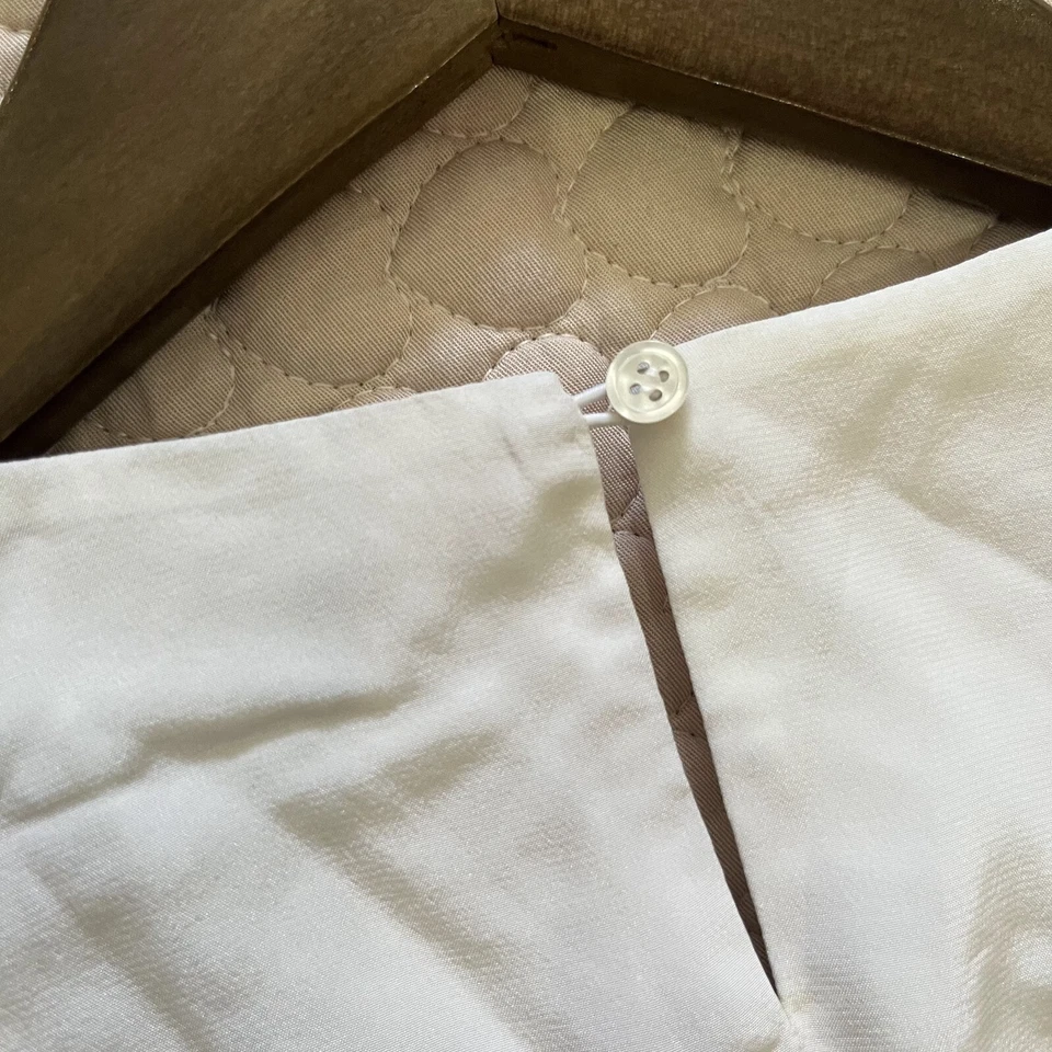 Blusa de seda floral blanca talla M BCBGmaxazria 3D flores nueva sin etiquetas Foto 4 de 4