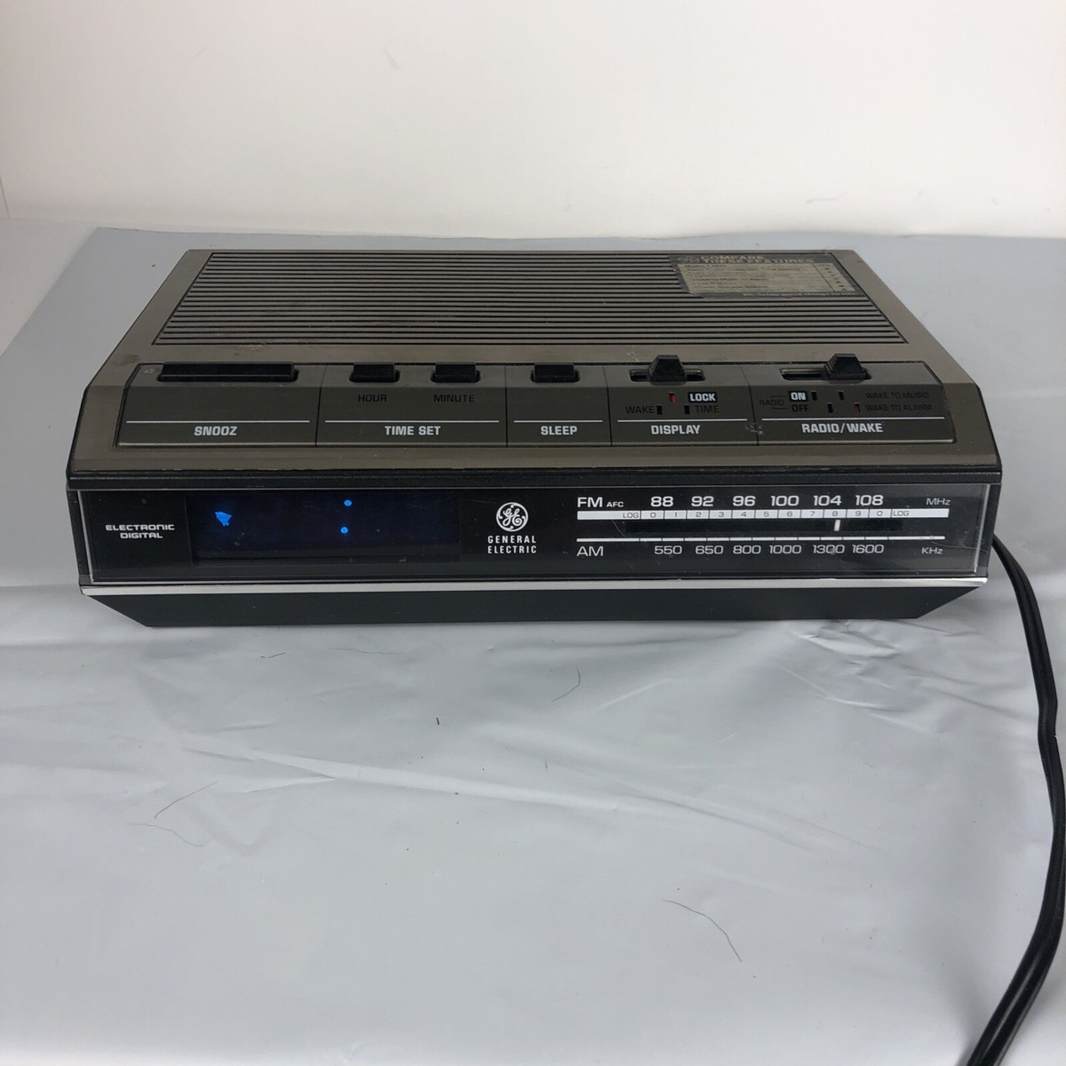 Vintage General Electric GE Clock Radio 7-4642F Alarm Blue Display