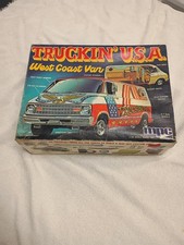 MPC Truckin USA West Coast Van Dodge 1/25 Kit...