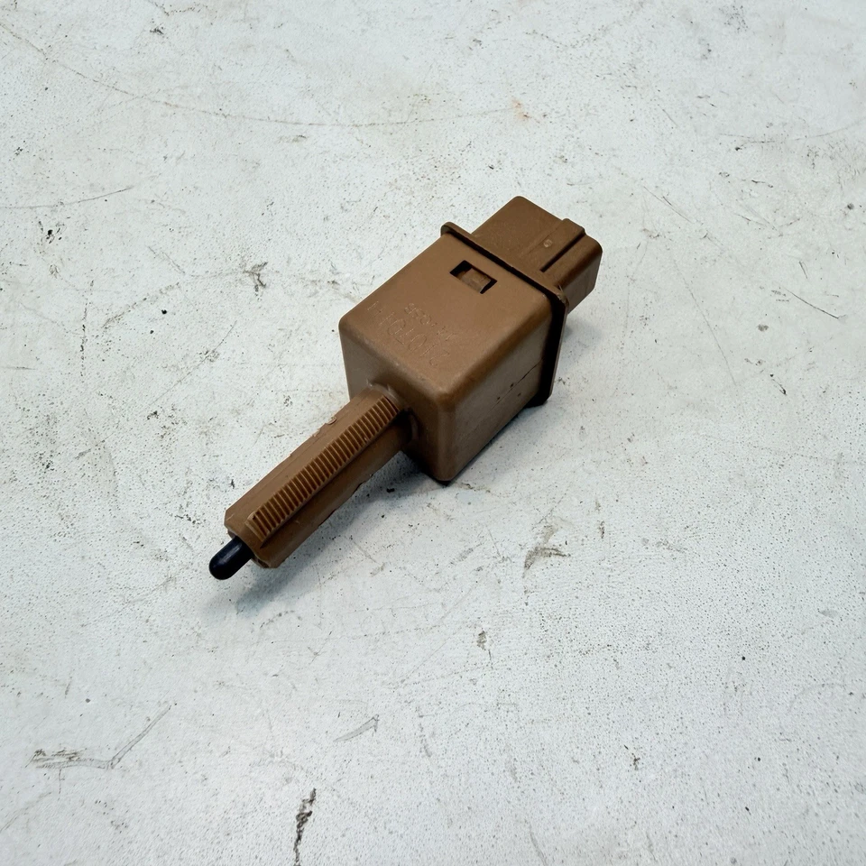 2018 - 2024 HONDA ODYSSEY BRAKE PEDAL STOP LIGHT SENSOR SWITCH OEM - Image 3 of 4