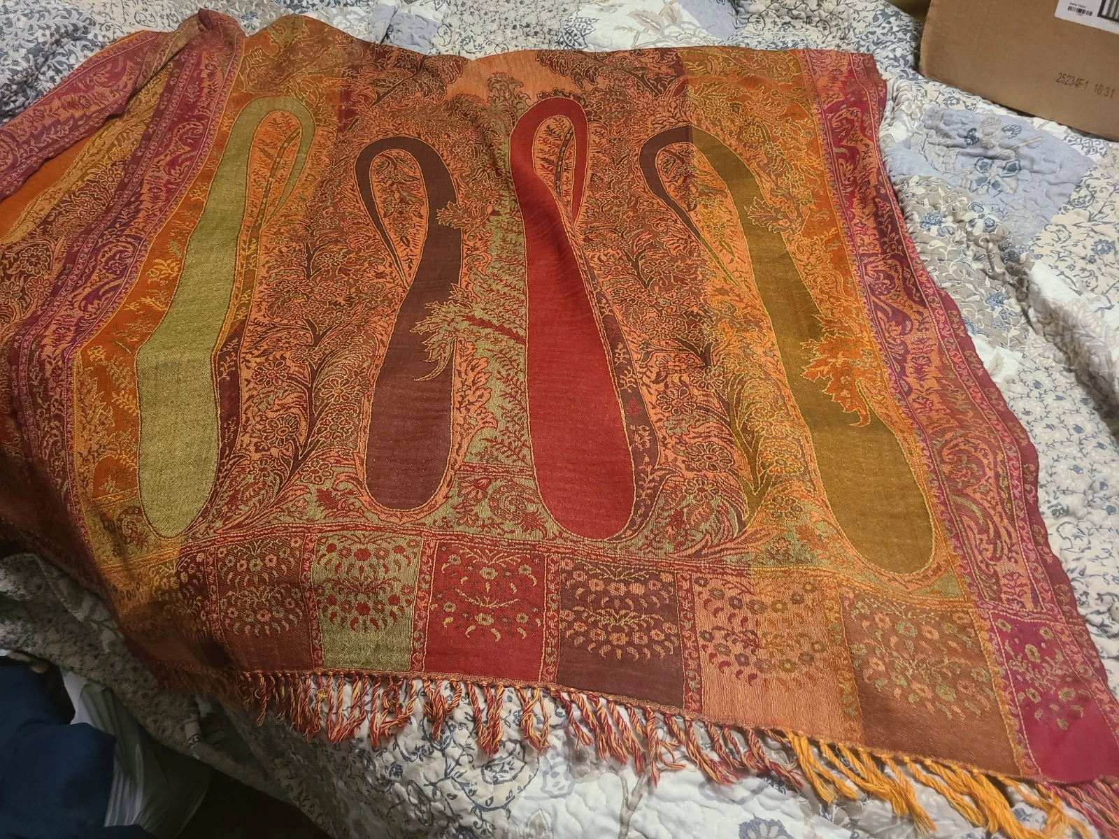 Lord And Taylor Red Green Paisley Pasmina Wool New 80x 40
Opens in a new window or tab