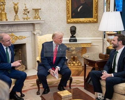 TAOISEACH MICHAEL MARTIN MEETING PRESIDENT TRUMP OVAL OFFICE 8X10 PHOTO