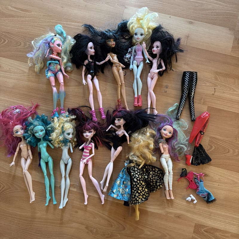 12 Lot Monster High Dolls. 5 Body Parts Complete, 7 Missing Limbs. Pre-Owned