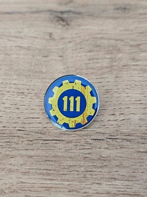 Pin Brosche Anstecker Fallout Vault-Tec Vault 111 Serie Gaming Neu Geschenk Nerd