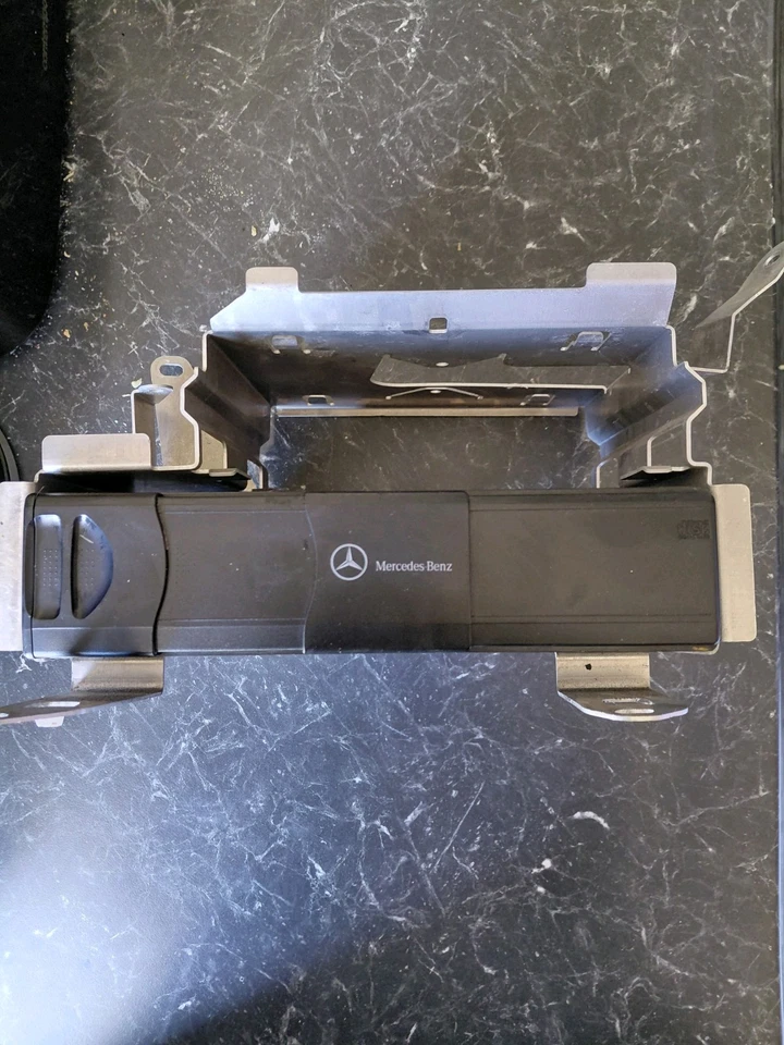 Mercedes-Benz OEM 6 Disc CD Changer A2038209089  Fits W203 W220 W211 (2000–2006) - Image 3 of 4