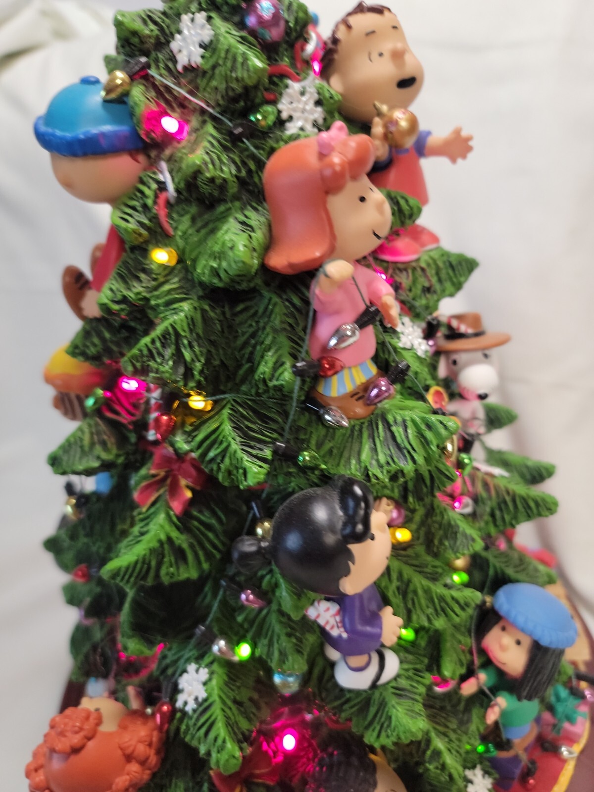 Danbury Mint The Peanuts Christmas Tree Lights Up Charlie Brown Snoopy