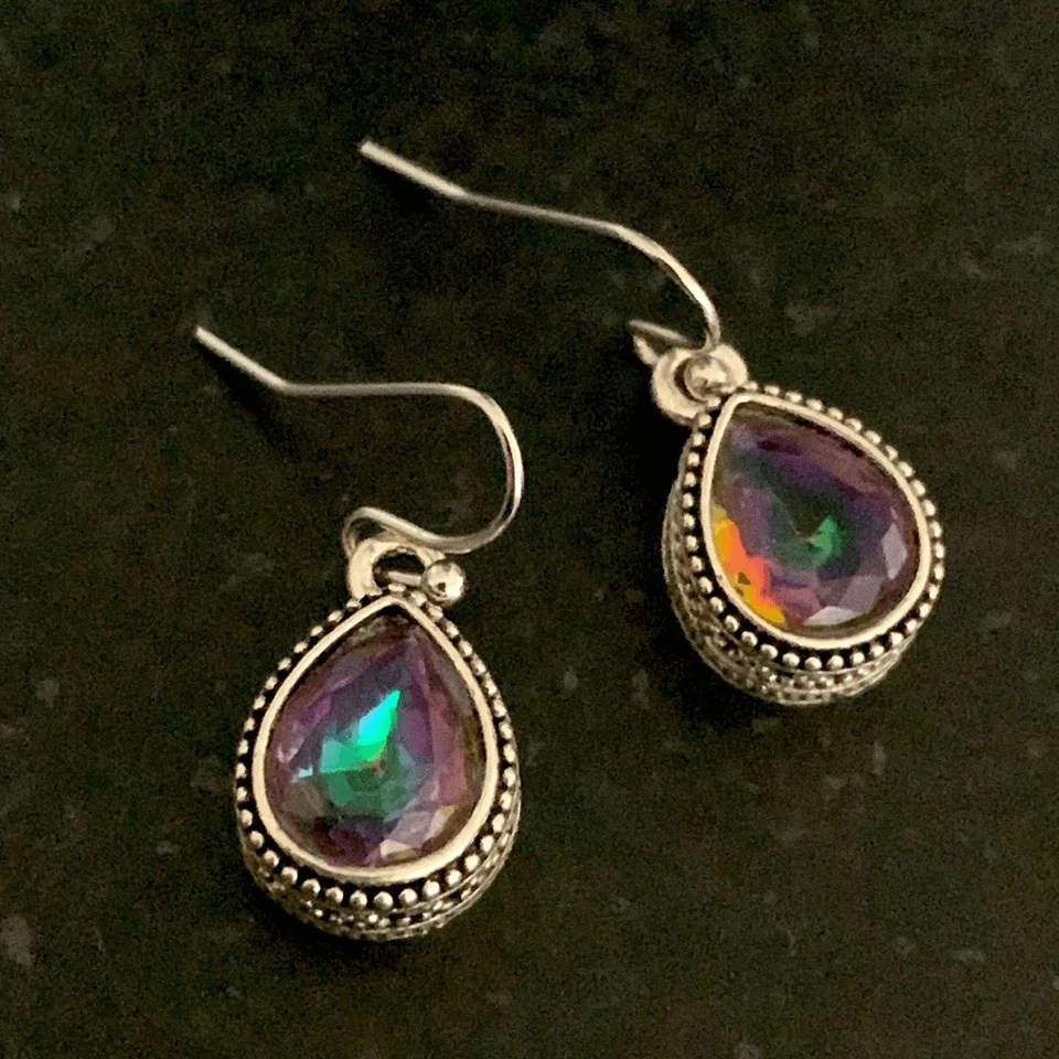 Pendientes lágrima de vidrio prisma helado, cristal iridiscente, estilo boho balinés Foto 3 de 4