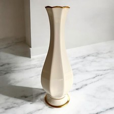 G0004 Elegant White Vase with Gold Rim by Okura Touen　1970-　Japanese Pottery