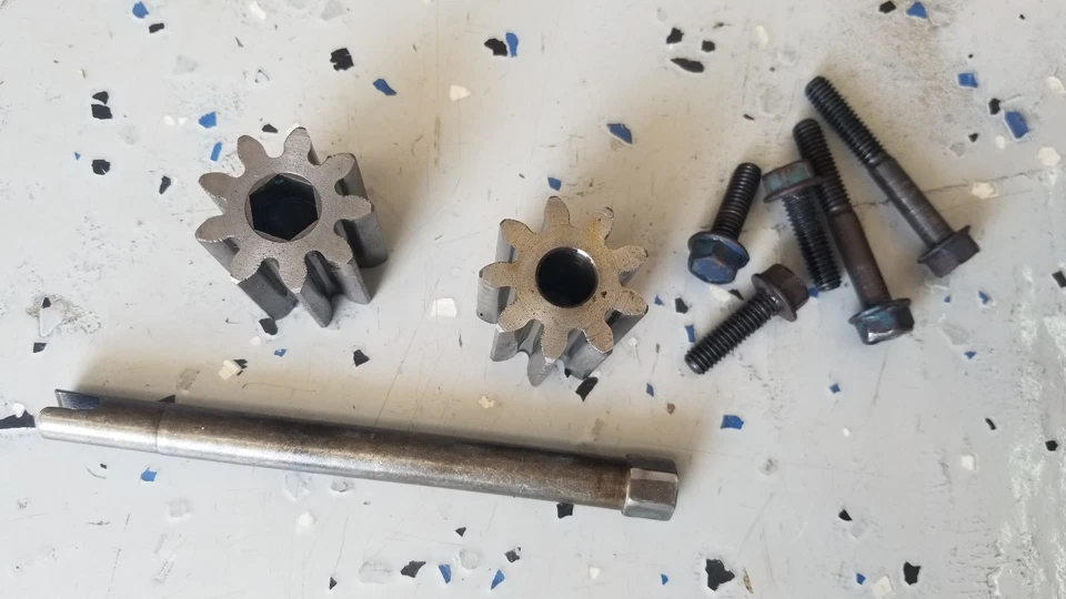 OEM 76 Cadillac Deville 472/500 Engine OIL PUMP HOUSING OIL FILTER ADAPTER Shaft Foto 2 de 4