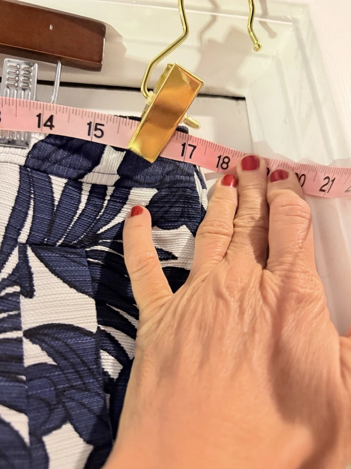 ANN TAYLOR Women's Textured Cotton A-Line Skirt Pocket Floral Blue White Size 14 - Image 4 of 4