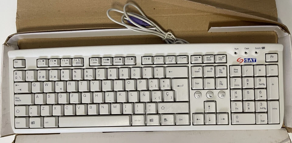 Brand New SAT Spanish PS/2 Beige PC Keyboard. Brand New with Box - Image 3 of 4