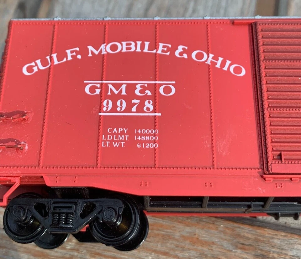 Coche caja lateral remache gama delantera 4078 HO 40 ft GM&O #9978 RTR con acopladores Kadee Foto 2 de 4