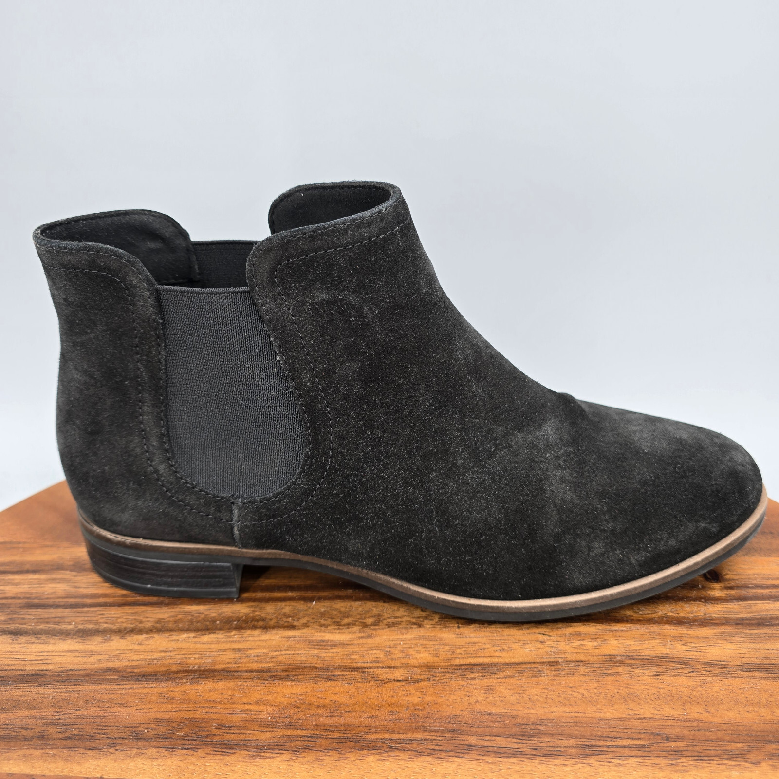 Clarks Chelsea Boots Womens 7 M Black Suede Leather Pull On Ankle Booties-image