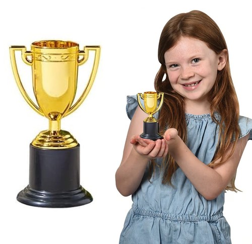 Kleine goldene Trophäen - 12 Stück. (4") Kunststoff. Bulk Mini Trophy Cups. - Bild 2 von 5