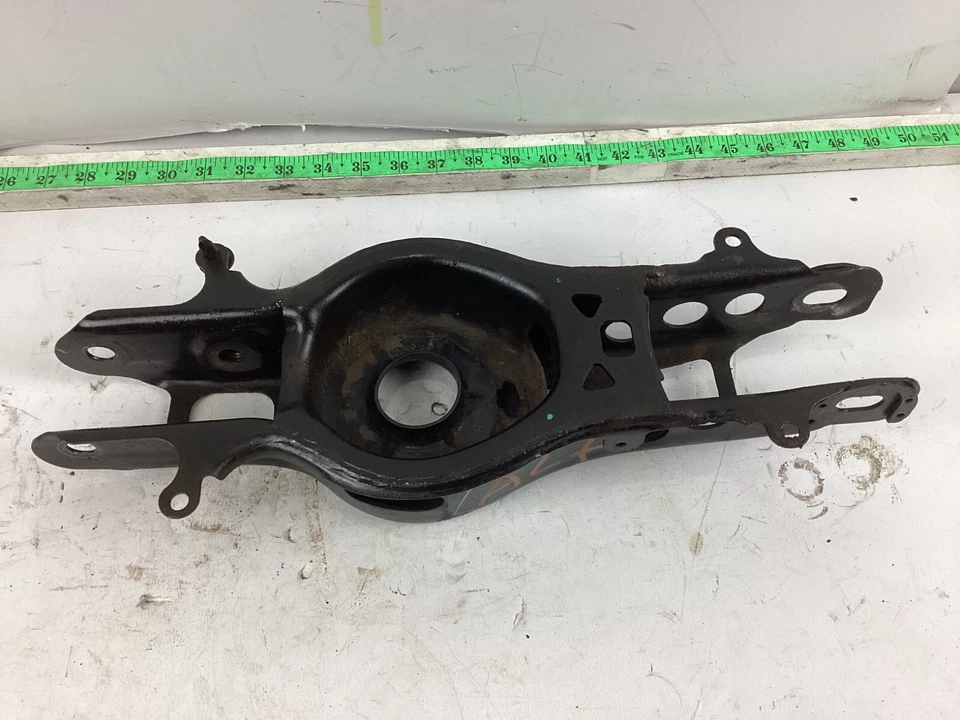 Brazo de control inferior suspensión lateral izquierda trasera Cadillac ATS 2013-2019 22947074 FABRICANTE DE EQUIPOS ORIGINALES Foto 2 de 4