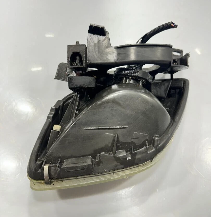 1995-2002 PONTIAC SUNFIRE RIGHT FRONT HEADLIGHT 16526020 GENUINE OEM USED PART - Image 2 of 4