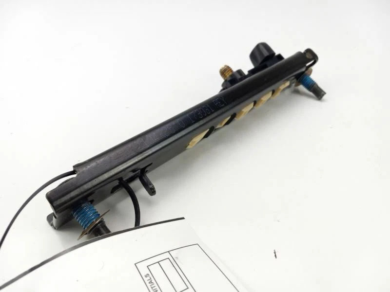 Buick Rendezvous 2003 ajustador de cinturón de seguridad delantero derecho Foto 3 de 4