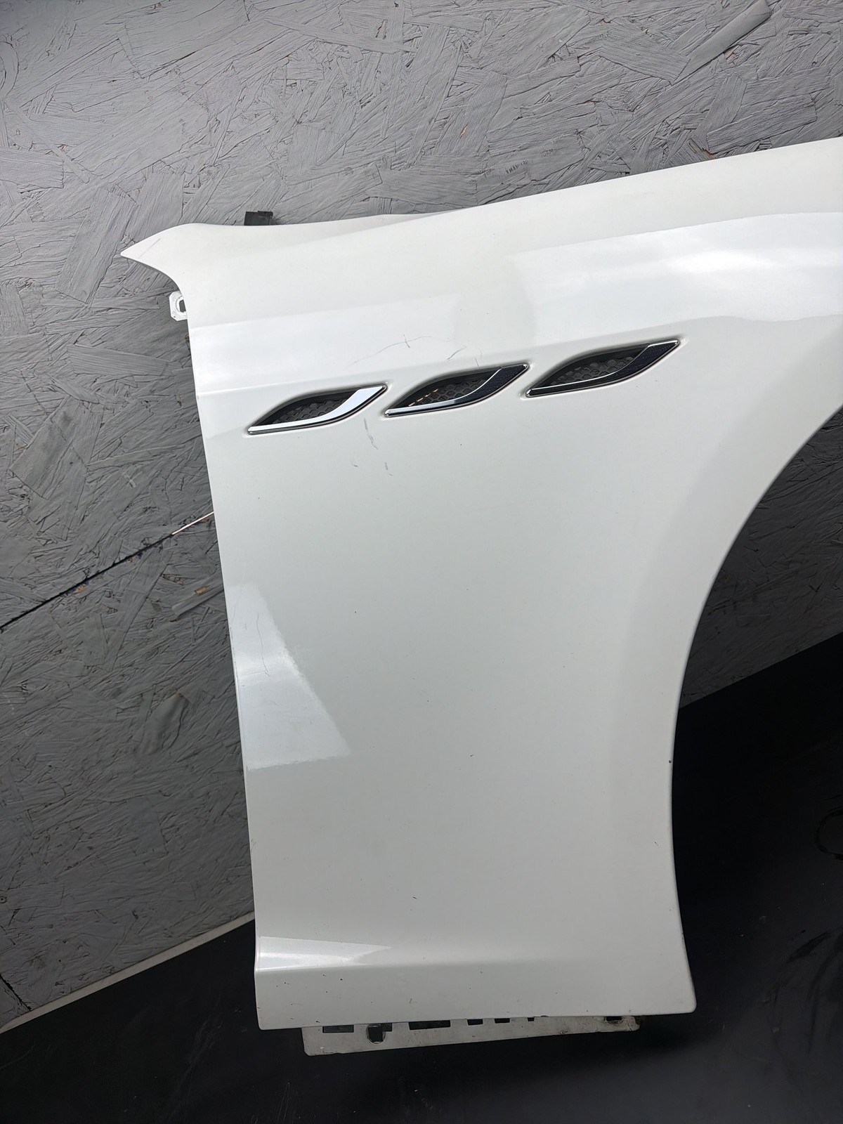 Maserati Ghibli 2014-2017 Front Right Side panel P/N 670008304
