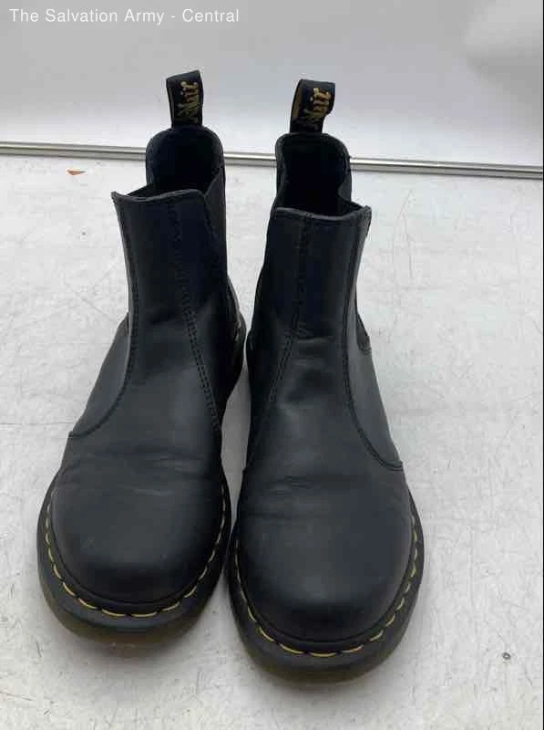 Dr. Martens Low (1-1.9 in) Heel Height Chelsea Boots for  display picture 1