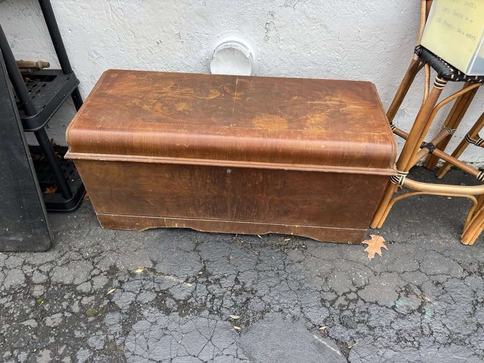 Cofre de madera de cedro Art Deco vintage Lane - BLOQUEO ELIMINADO Foto 2 de 4