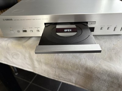 Yamaha CD-S300 CD-Player (Silber)   Technisch Top   ohne Fernbedienung