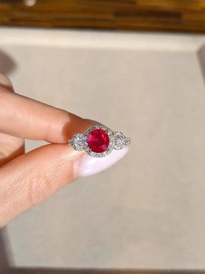 Anillo de boda de diamantes rubí natural de corte redondo de 3,05 quilates de oro blanco real de 14 quilates Foto 3 de 4