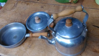''Glückskäfer''- Kinderküche - Drei Teile - Teekessel, Topf, Pfanne