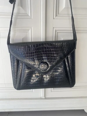 VINTAGE, ANCIEN SAC A MAIN NOIR IMITATION CROCO VERNI - Photo 1/4