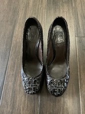Tory Burch Sophie 6.5 Brown Croc Embossed Patent Leather Wedge Heel Pump