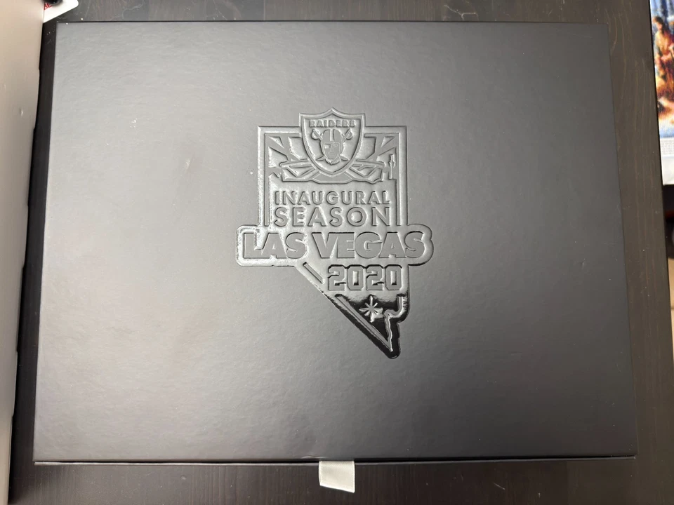 Boleto de temporada inaugural de Los Vegas Raiders 2020 caja de estadio 2 boletos parche funciona Foto 3 de 4