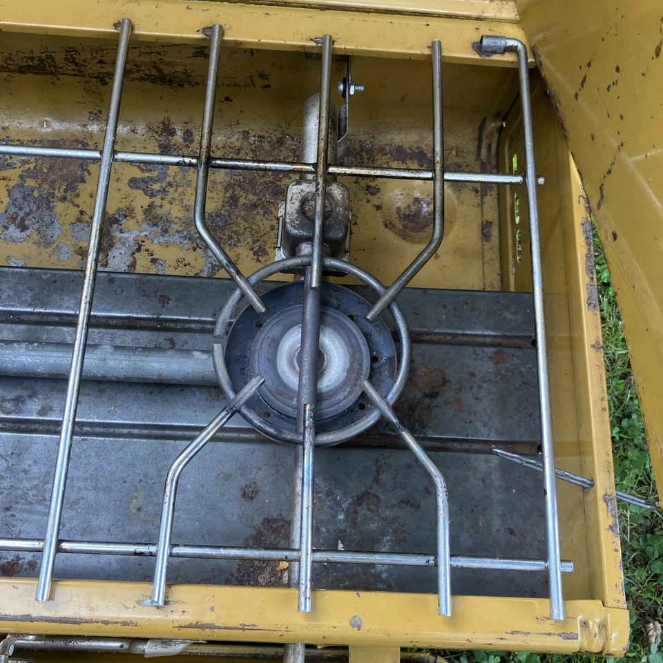 Estufa de camping vintage Coleman amarilla 413G Foto 4 de 4