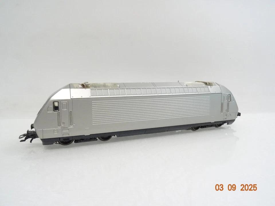 Märklin H0 3461 Schweiz E-Lok Serie 460 silber der SBB in OVP JL2736 - Bild 2 von 3