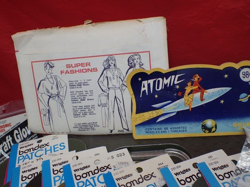 VINTAGE Wil Hold Sewing Box 60's GREEN Plastic FULL Of Notions & Sewing Supplies - Picture 21 of 24