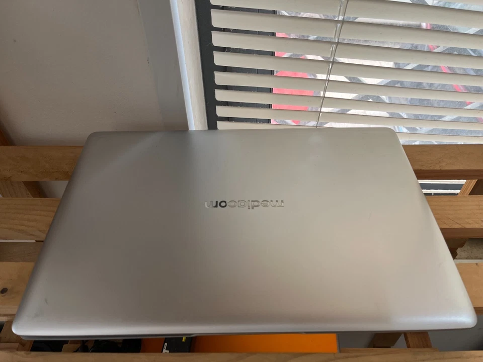 PORTATILE MEDIACOM SMARTBOOK ONE CELERON 4GB 64 EMMC+500GB 14" - Immagine 4 di 4