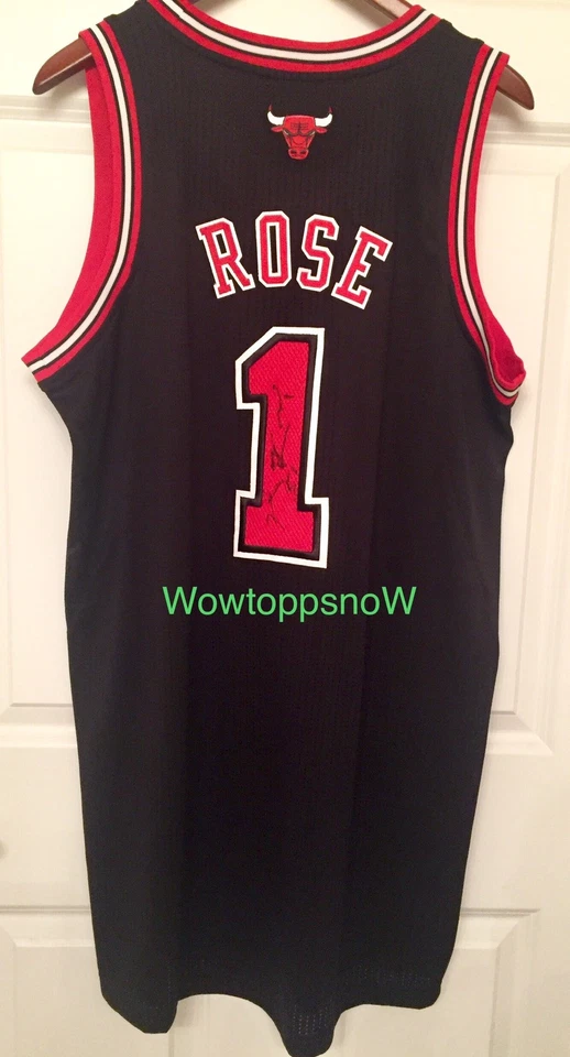 Camiseta deportiva autografiada de Derrick Rose usada/usada en casa negra de los Chicago Bulls certificado de autenticidad Foto 4 de 4