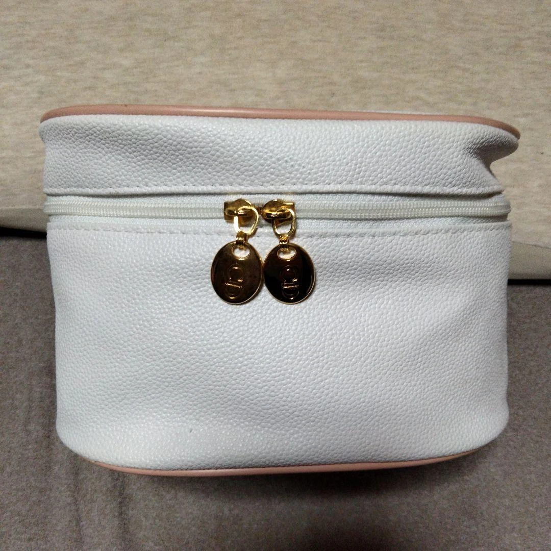Bon état pochette Dior vanité blanc 12