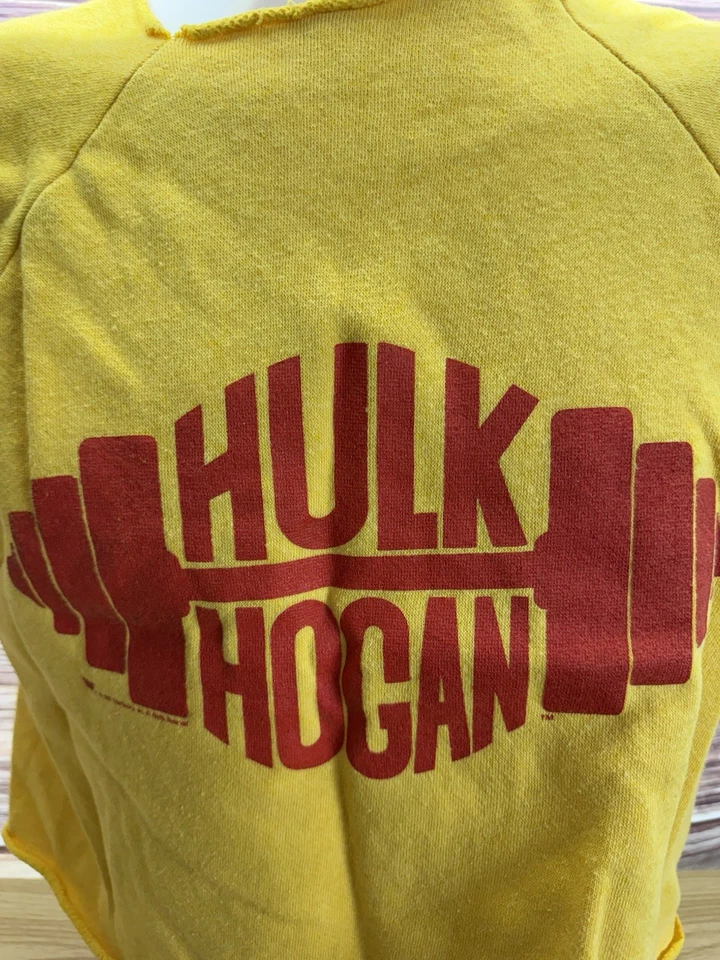 Camiseta corta de colección Hulk Hogan Barbell WWF para hombre S amarilla tejida polar 1989 como nueva Foto 2 de 4