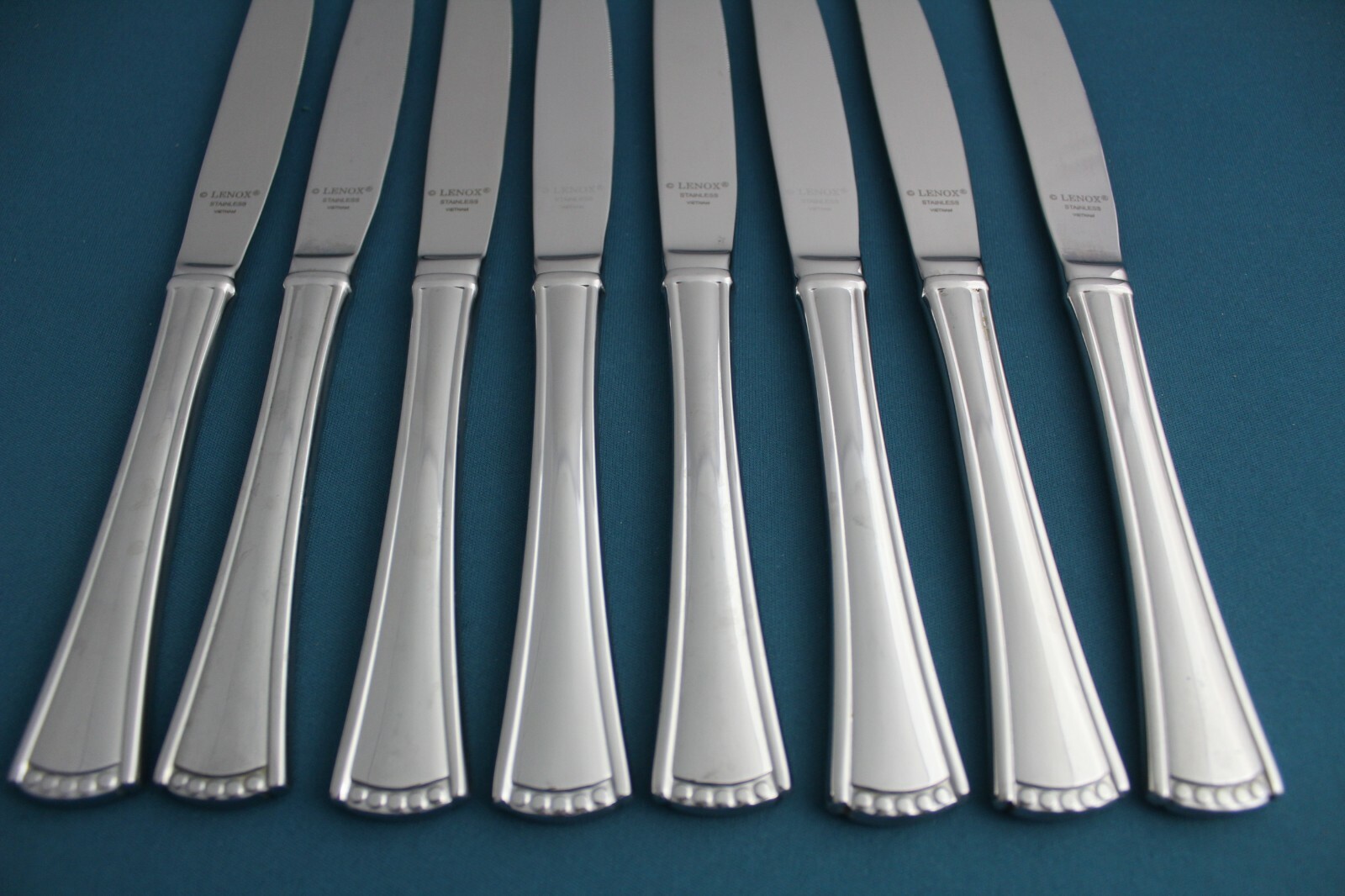 8 Dinner Knives Solid Lenox BUTLER'S PANTRY Glossy Stainless Vietnam 9 5/8"