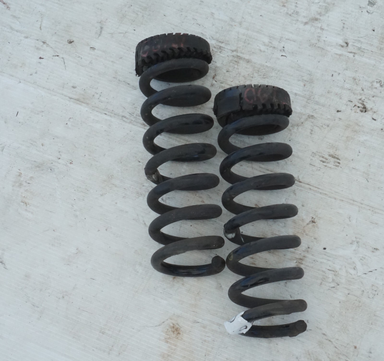 14-20 MASERATI QUATTROPORTE REAR COIL SPRING LEFT & RIGHT SET OEM
