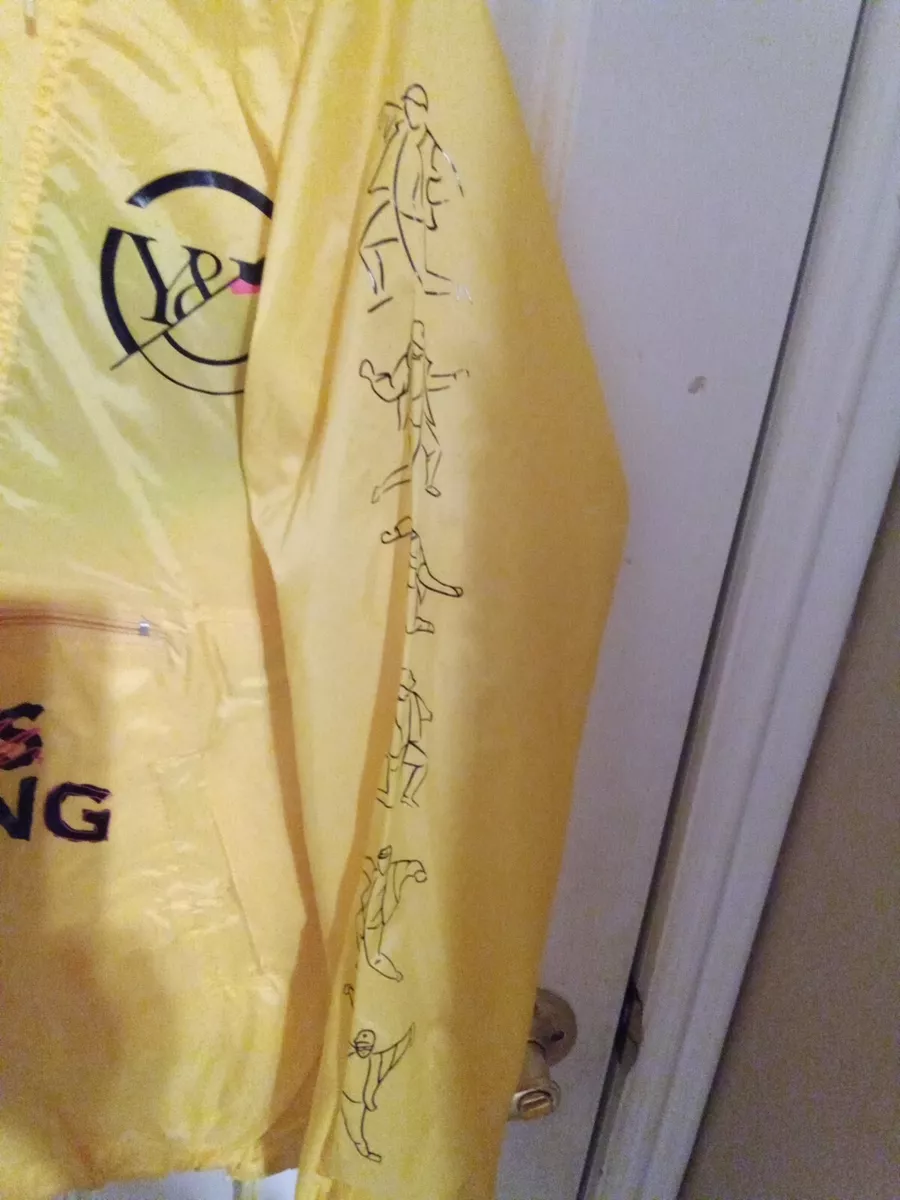 YELLOW YOUNG AND RECKLESS HOODIE SIZE SMALL
