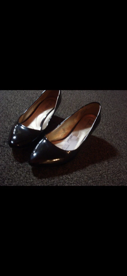 Tacones de cuña de charol Bandolino Foto 3 de 4