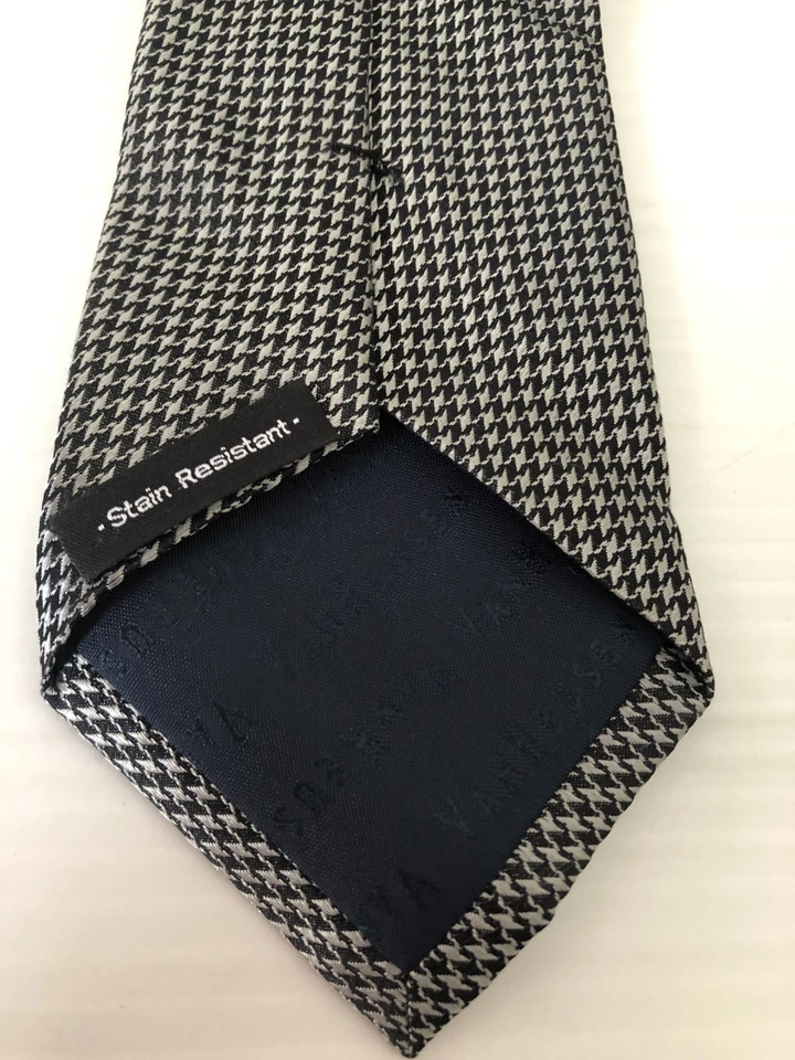 Corbata Van Heusen European Silk Hombre Plateada Negra Resistente a Manchas 158 cm Foto 3 de 4